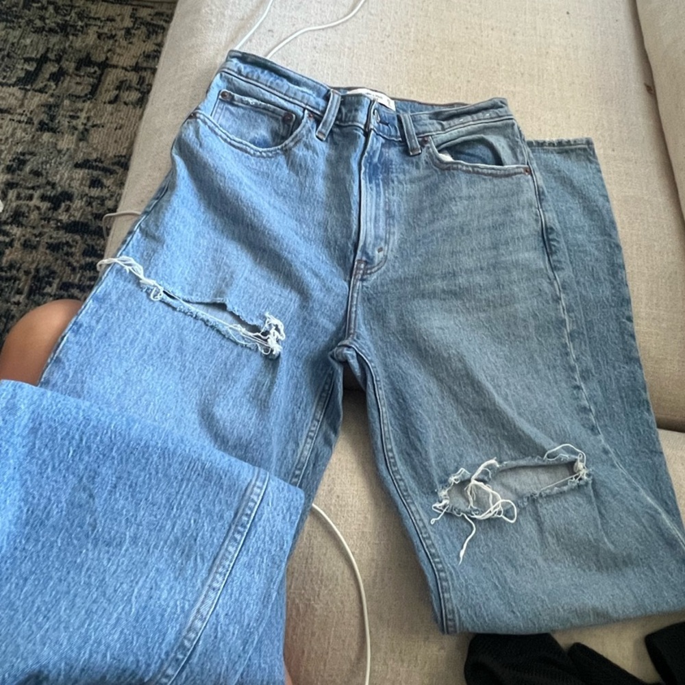 Abercrombie & Fitch High Rise 90s Relaxed Jean